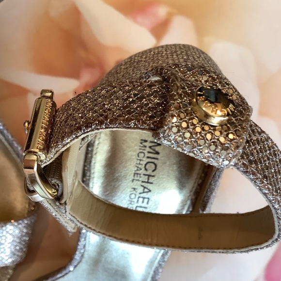 Gorgeous MK gold specked 3” sandal - Picture 11 of 12